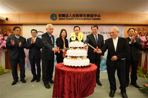 50周年感恩茶會_長官合影2